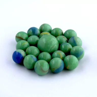 Glasmurmeln grün